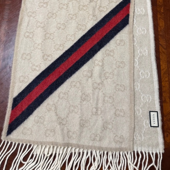 GUCCI logo wool scarf 14 inch W 78 inch L - Picture 1 of 2